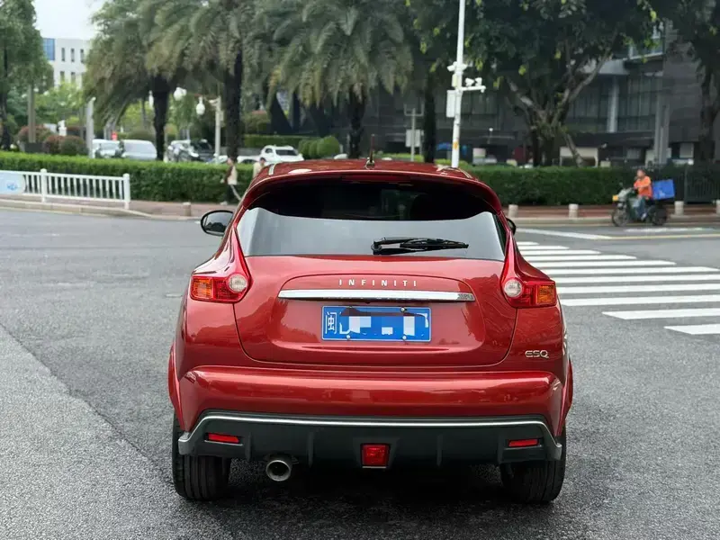 2014 Infiniti ESQ с пробегом 90 000 км