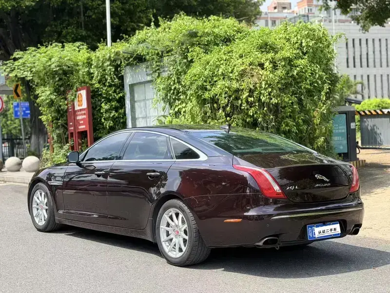 2015 Jaguar XJ с пробегом 140 000 км