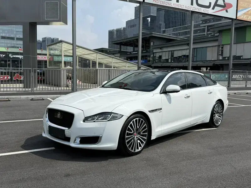 2018 Jaguar XJ с пробегом 97 000 км