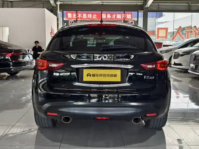 2013 Infiniti FX с пробегом 210 000 км