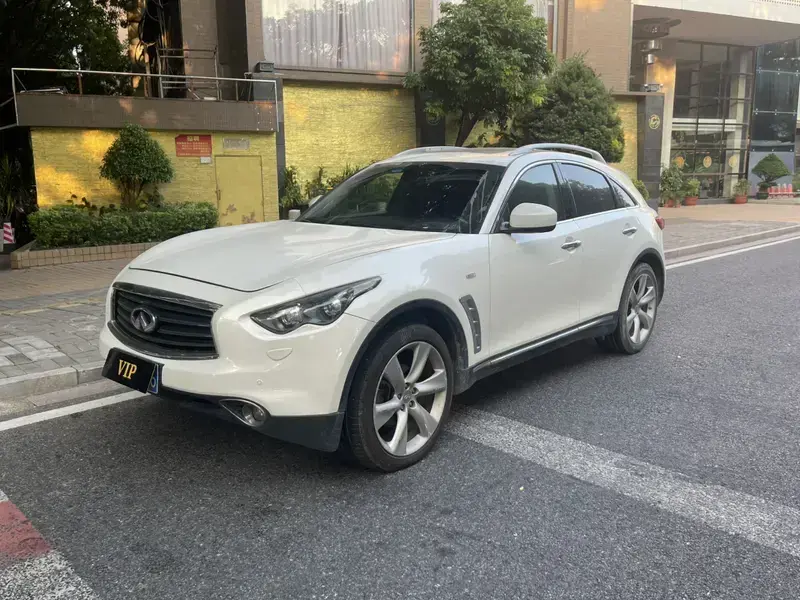 2013 Infiniti FX с пробегом 142 000 км