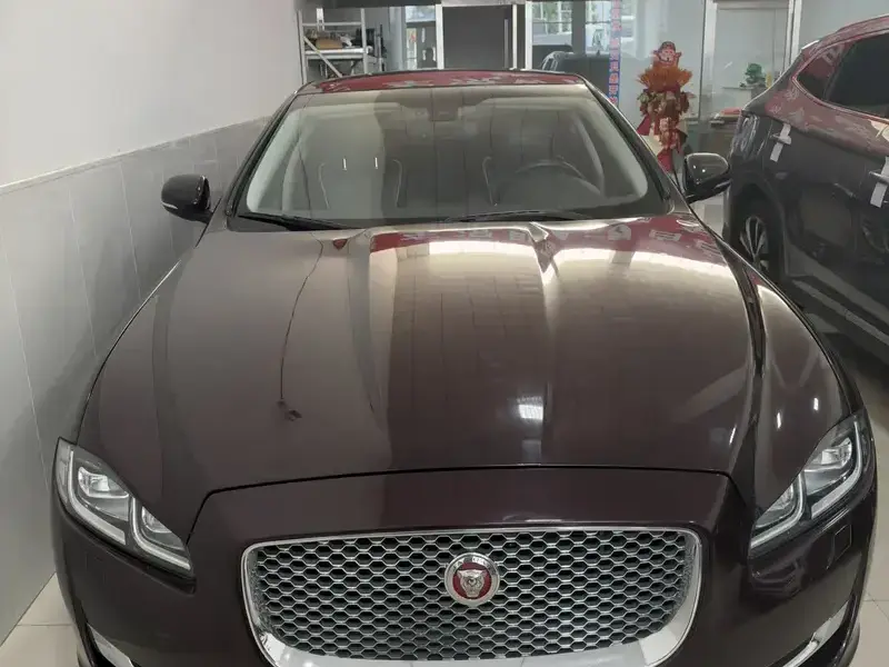 2016 Jaguar XJ с пробегом 95 000 км