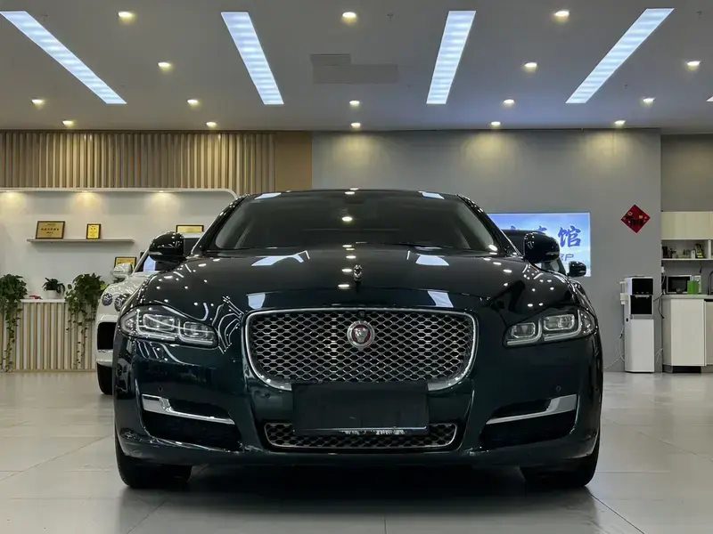 2016 Jaguar XJ с пробегом 121 000 км