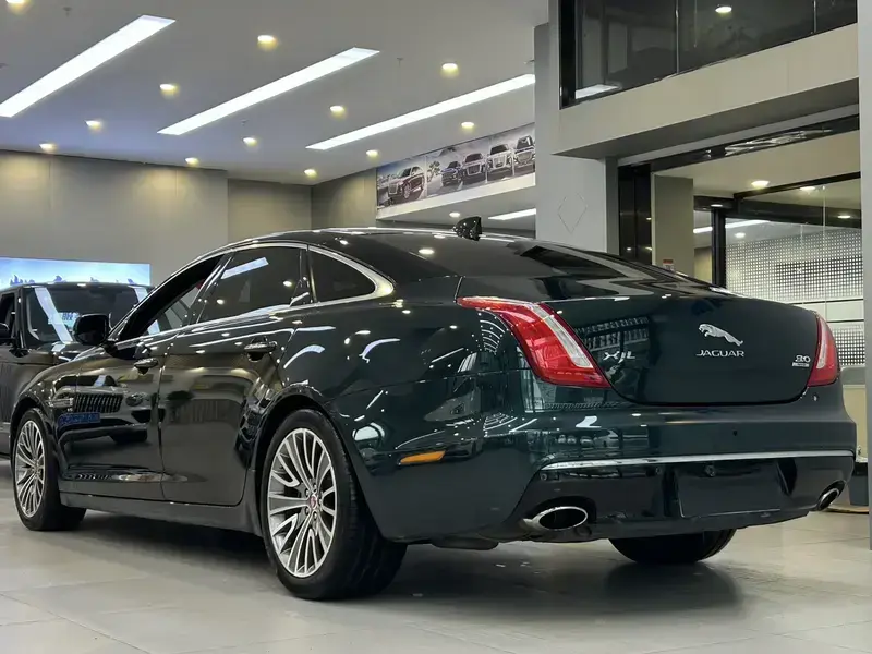 2016 Jaguar XJ с пробегом 121 000 км