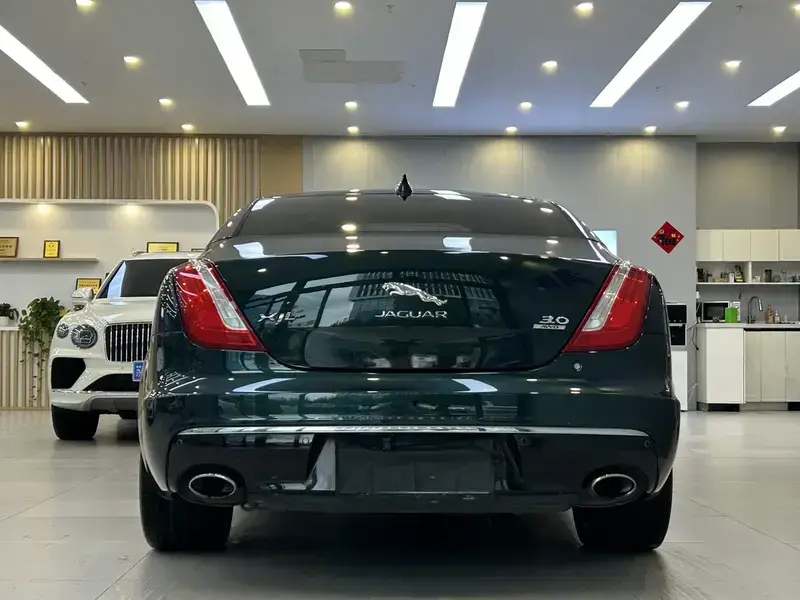 2016 Jaguar XJ с пробегом 121 000 км