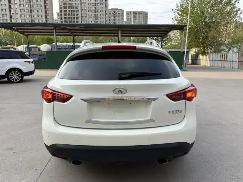 2013 Infiniti FX с пробегом 180 000 км