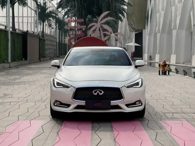 2017 Infiniti Q60 с пробегом 32 000 км