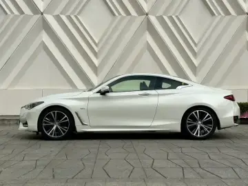 2017 Infiniti Q60 с пробегом 32 000 км