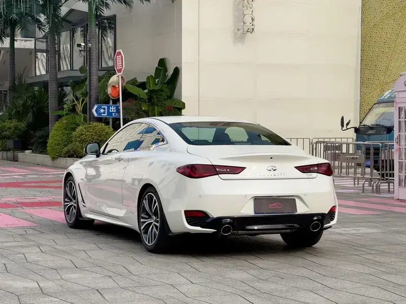 2017 Infiniti Q60 с пробегом 32 000 км