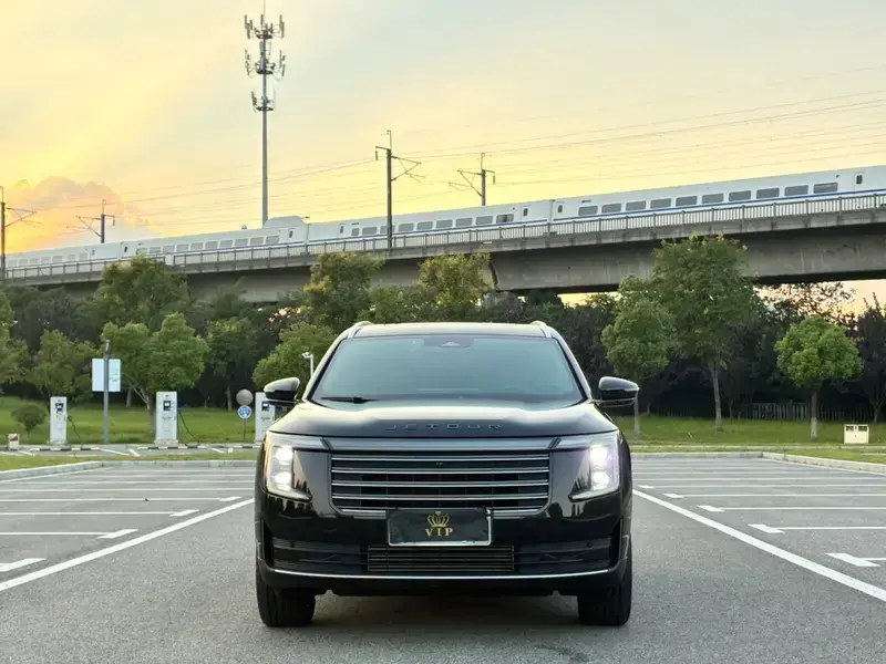2026 JETOUR X70L с пробегом 18 000 км