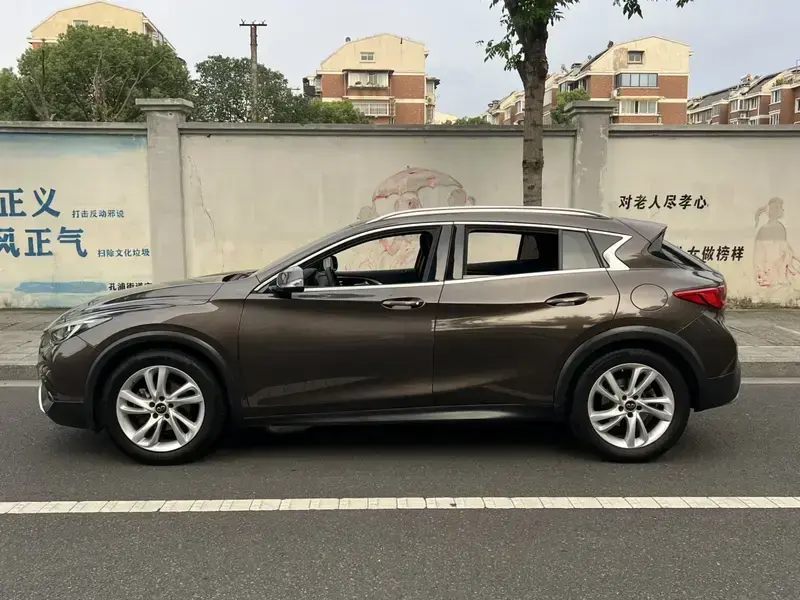 2017 Infiniti QX30 с пробегом 143 000 км