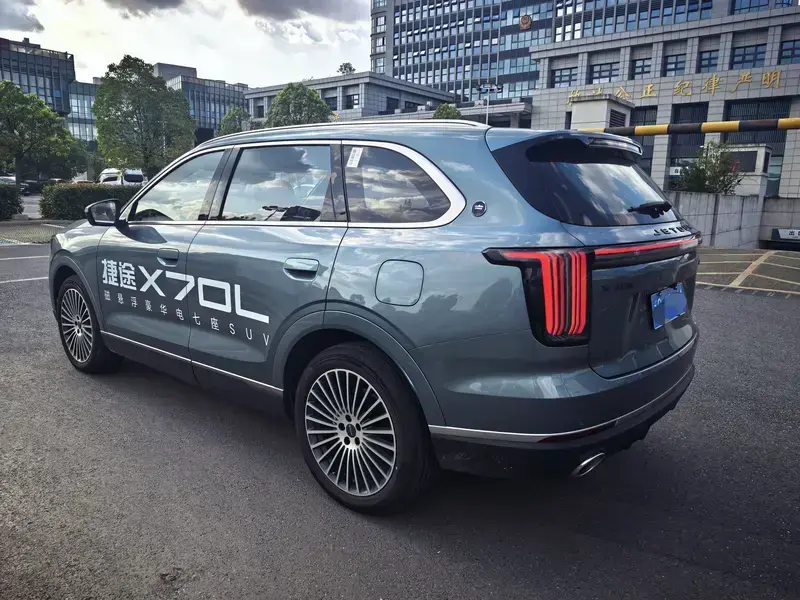 2026 JETOUR X70L с пробегом 4 000 км