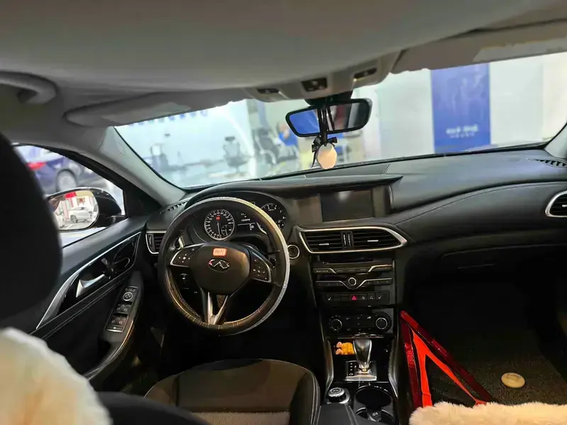 2017 Infiniti QX30 с пробегом 102 000 км
