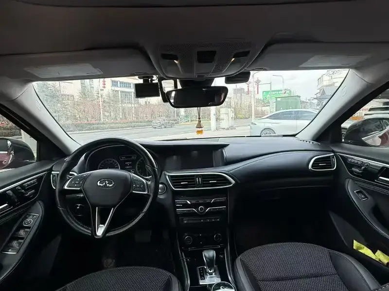 2017 Infiniti QX30 с пробегом 122 000 км