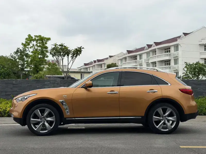 2013 Infiniti QX70 с пробегом 149 800 км
