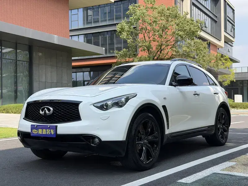 2015 Infiniti QX70 с пробегом 108 000 км