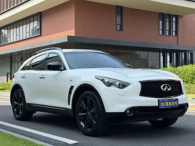 2015 Infiniti QX70 с пробегом 108 000 км