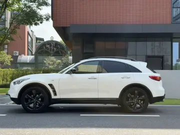 2015 Infiniti QX70 с пробегом 108 000 км