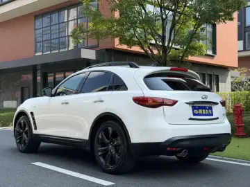2015 Infiniti QX70 с пробегом 108 000 км