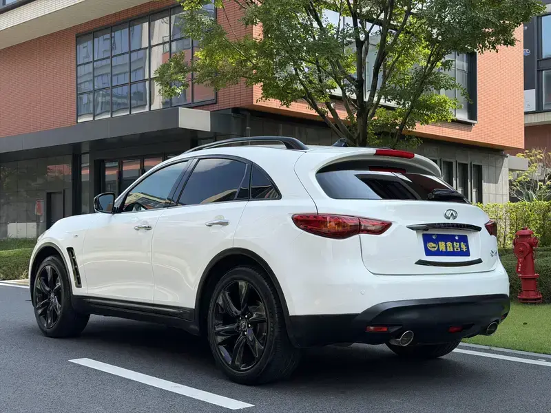 2015 Infiniti QX70 с пробегом 108 000 км