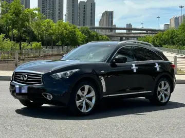 Infiniti QX70