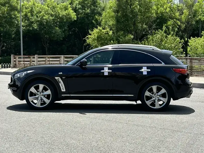 2013 Infiniti QX70 с пробегом 42 000 км