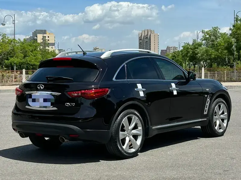 2013 Infiniti QX70 с пробегом 42 000 км