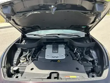 2013 Infiniti QX70 с пробегом 42 000 км