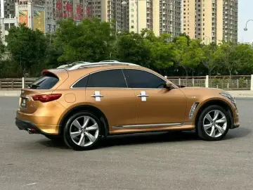 2013 Infiniti QX70 с пробегом 108 000 км