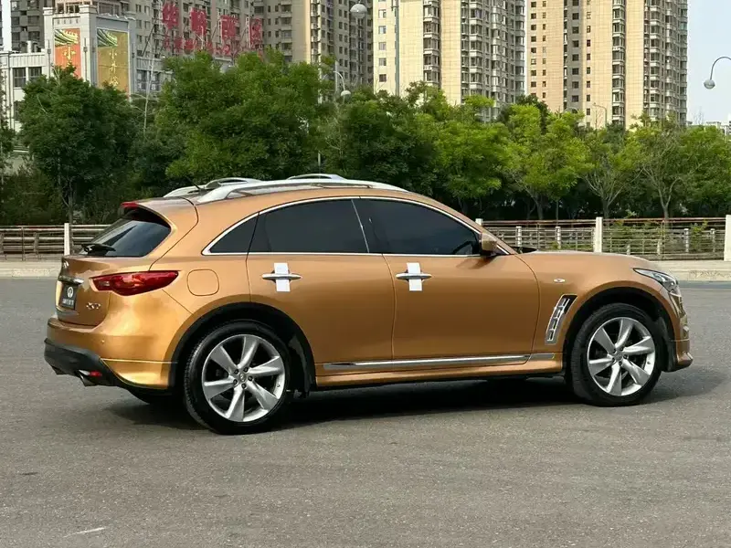 2013 Infiniti QX70 с пробегом 108 000 км