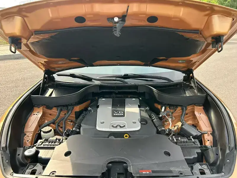 2013 Infiniti QX70 с пробегом 108 000 км