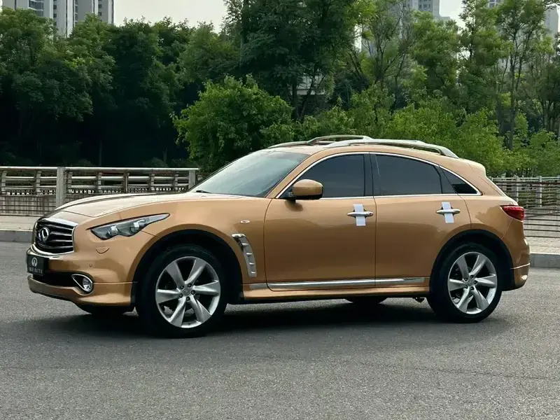 2013 Infiniti QX70 с пробегом 108 000 км