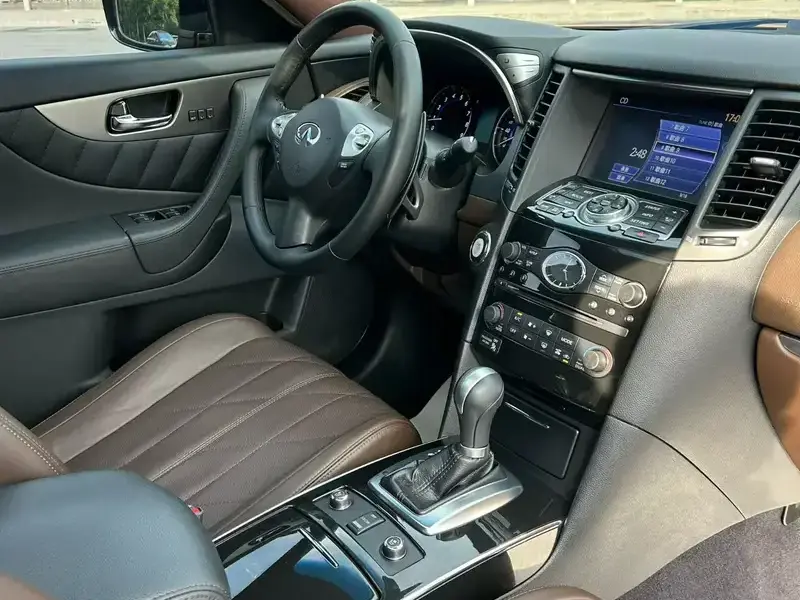 2013 Infiniti QX70 с пробегом 108 000 км