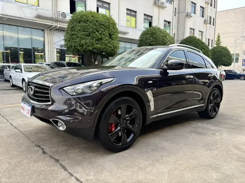 2013 Infiniti QX70 с пробегом 233 000 км
