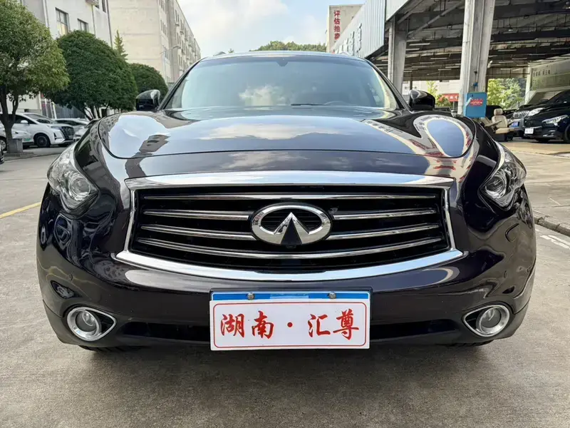 2013 Infiniti QX70 с пробегом 233 000 км