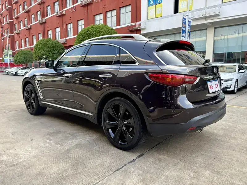 2013 Infiniti QX70 с пробегом 233 000 км