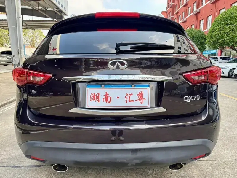 2013 Infiniti QX70 с пробегом 233 000 км