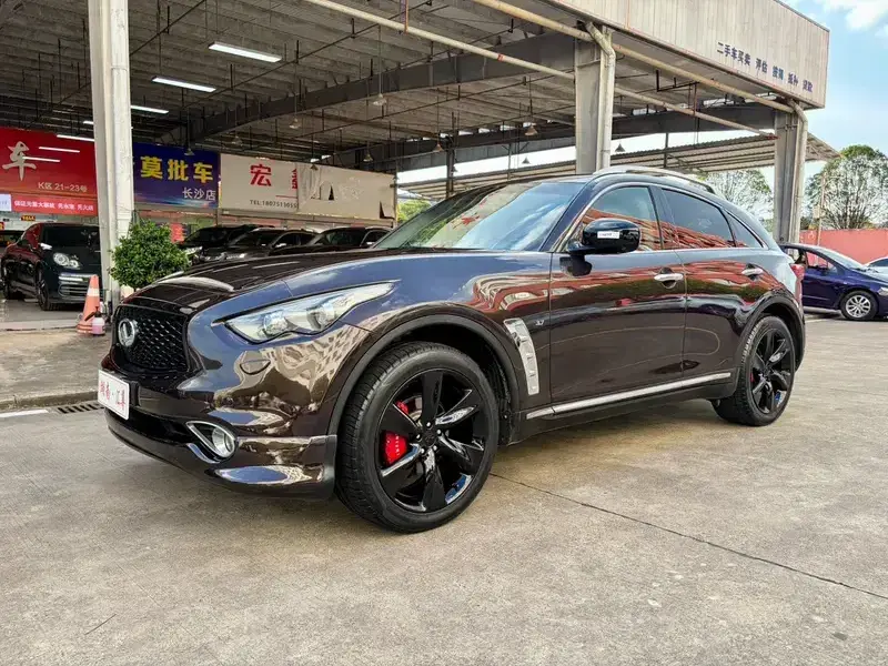 2013 Infiniti QX70 с пробегом 120 000 км