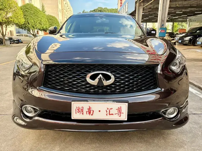2013 Infiniti QX70 с пробегом 120 000 км