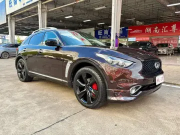 2013 Infiniti QX70 с пробегом 120 000 км