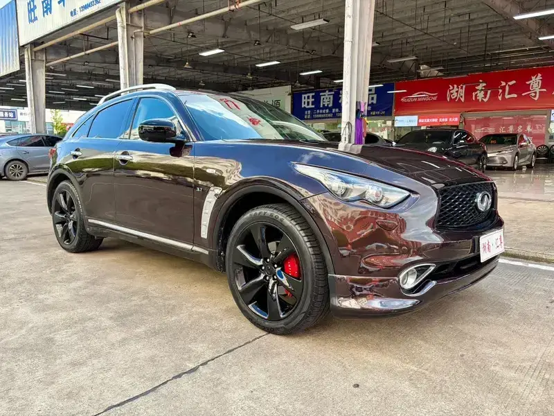 2013 Infiniti QX70 с пробегом 120 000 км