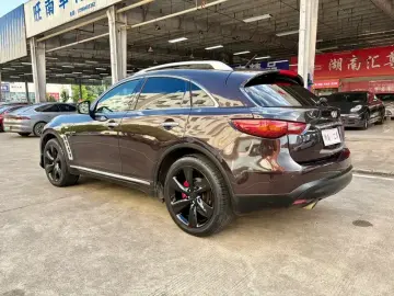 2013 Infiniti QX70 с пробегом 120 000 км