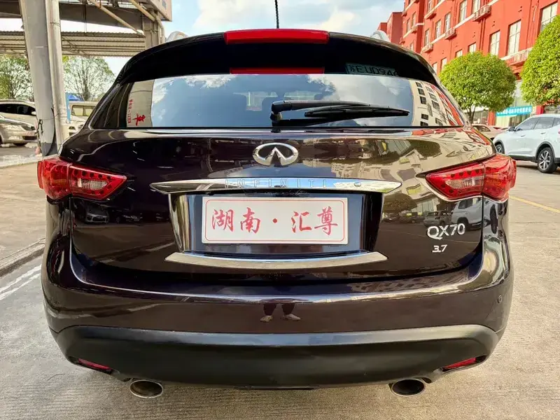 2013 Infiniti QX70 с пробегом 120 000 км