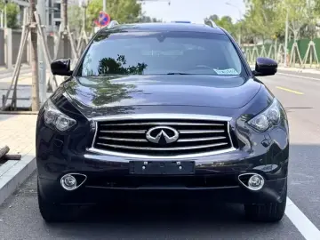 2013 Infiniti QX70 с пробегом 88 000 км