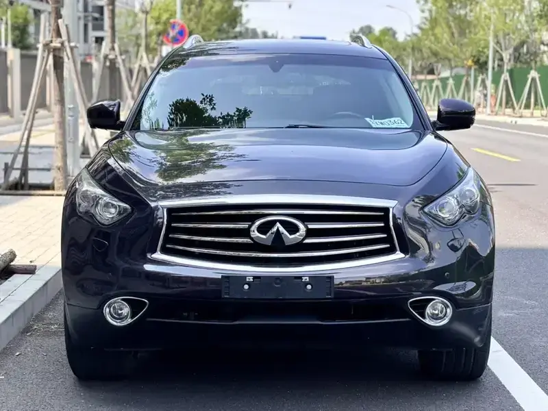 2013 Infiniti QX70 с пробегом 88 000 км