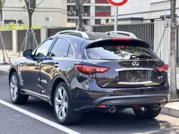 2013 Infiniti QX70 с пробегом 88 000 км