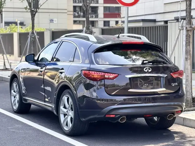 2013 Infiniti QX70 с пробегом 88 000 км