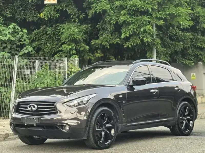 2015 Infiniti QX70 с пробегом 150 000 км