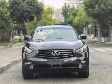 2015 Infiniti QX70 с пробегом 150 000 км