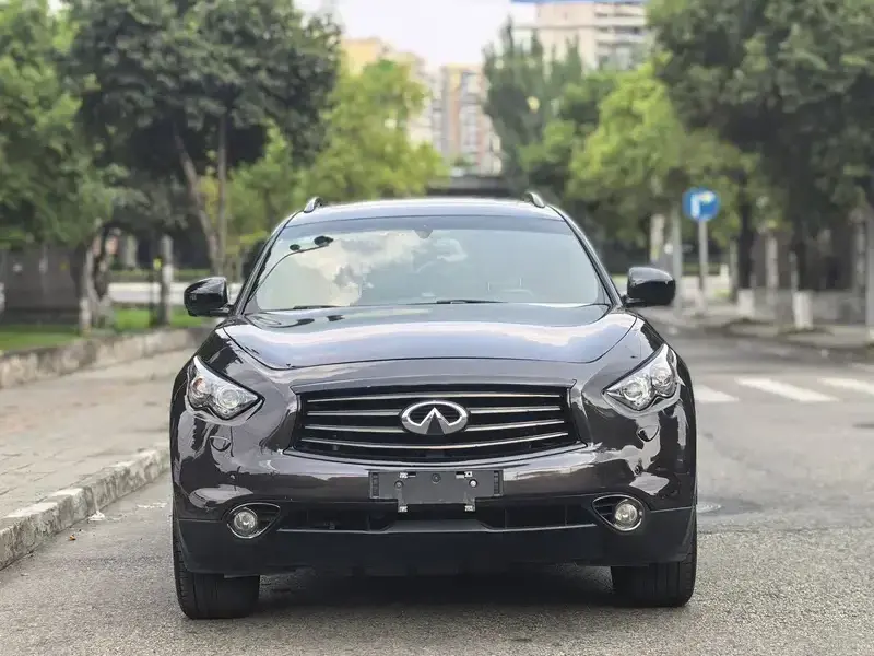 2015 Infiniti QX70 с пробегом 150 000 км